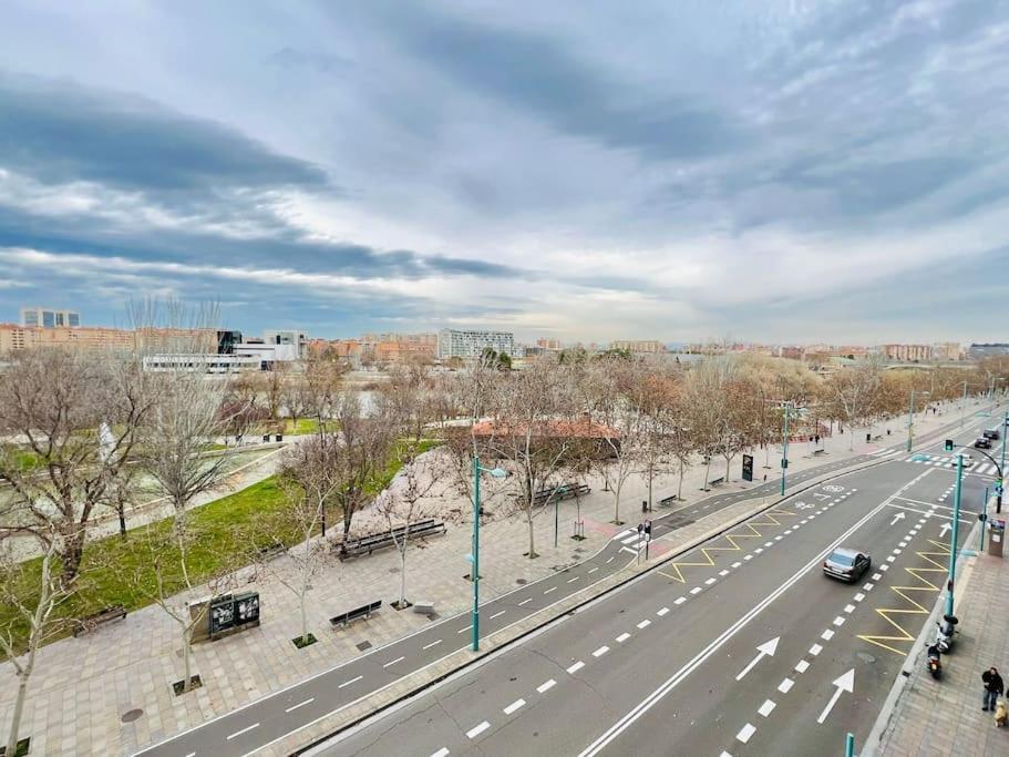 A Orillas Del Pilar Con Parking Zaragoza Luaran gambar