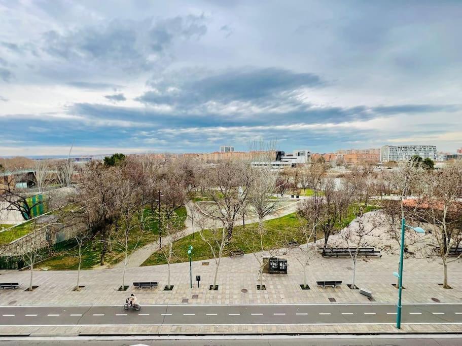 A Orillas Del Pilar Con Parking Zaragoza Luaran gambar