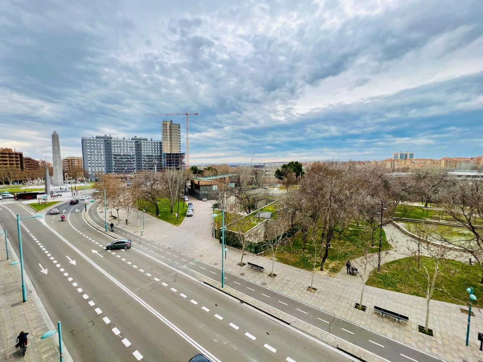 A Orillas Del Pilar Con Parking Zaragoza Luaran gambar